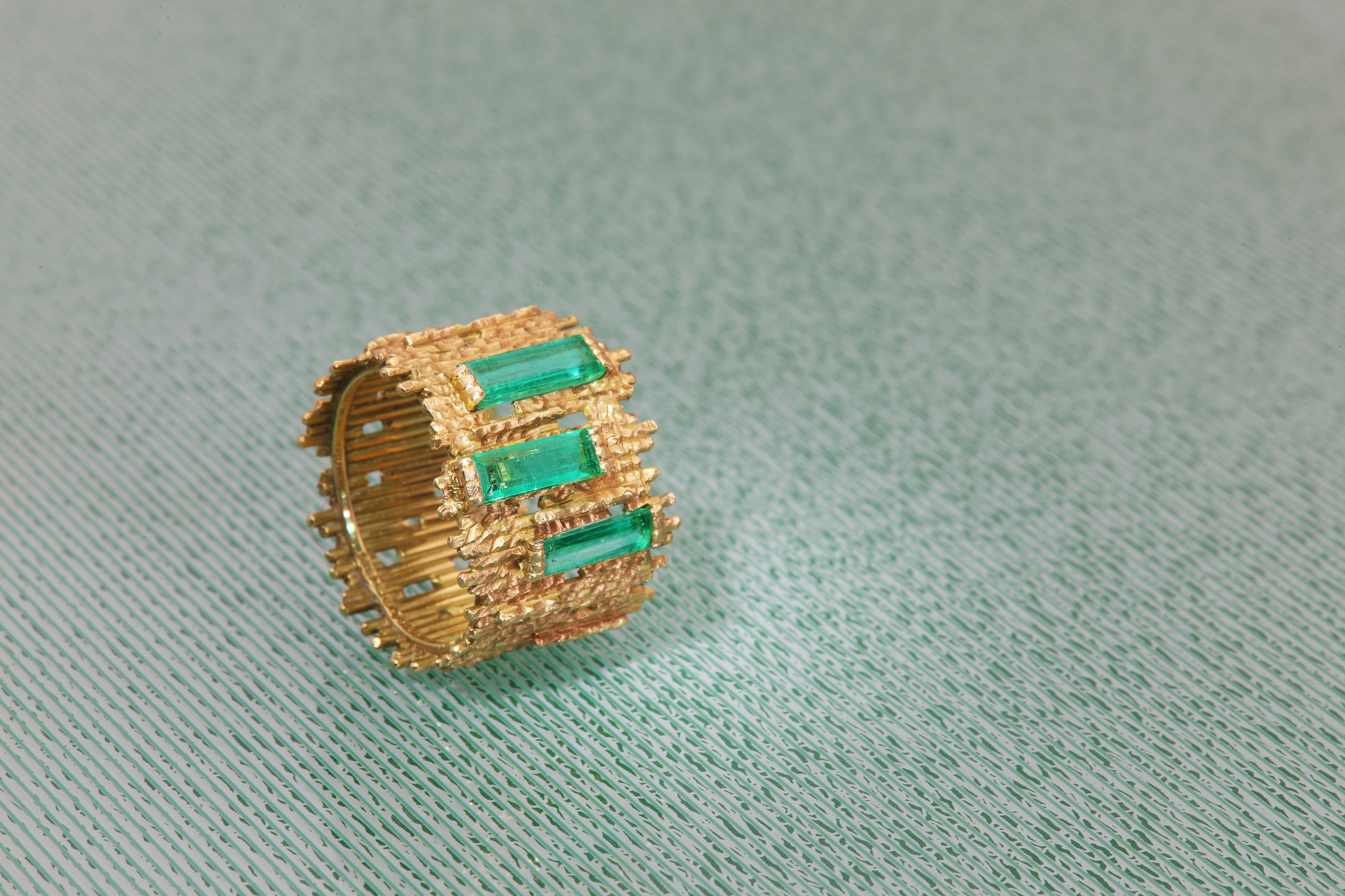 An 18ct gold emerald ring, by Andrew Grima, c.1960